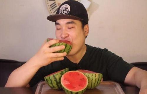 专门讲吃瓜的网红是谁,揭秘吃瓜网红的传奇人生 第2张 专门讲吃瓜的网红是谁,揭秘吃瓜网红的传奇人生 第2张