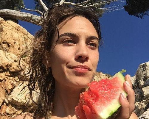 娱乐圈吃瓜日常,揭秘明星们的“吃瓜”日常 第3张 娱乐圈吃瓜日常,揭秘明星们的“吃瓜”日常 第3张