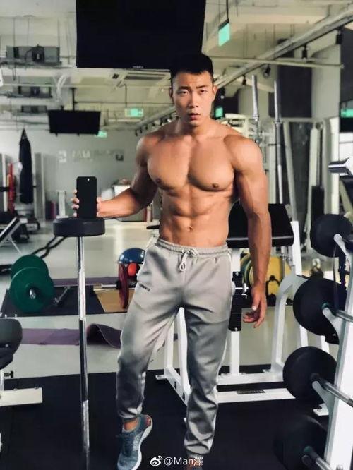 男模健身教练爆料视频,男模健身秘诀大公开！