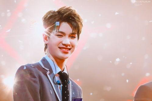 黄明昊爆料恋情视频,甜蜜互动引粉丝热议 第3张 黄明昊爆料恋情视频,甜蜜互动引粉丝热议 第3张