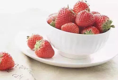 草莓皮肤爆料视频大全,揭秘热门英雄的时尚新装 第2张 草莓皮肤爆料视频大全,揭秘热门英雄的时尚新装 第2张