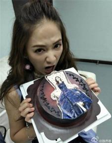 娱乐吃瓜女艺人团,揭秘吃瓜女艺人团的幕后故事